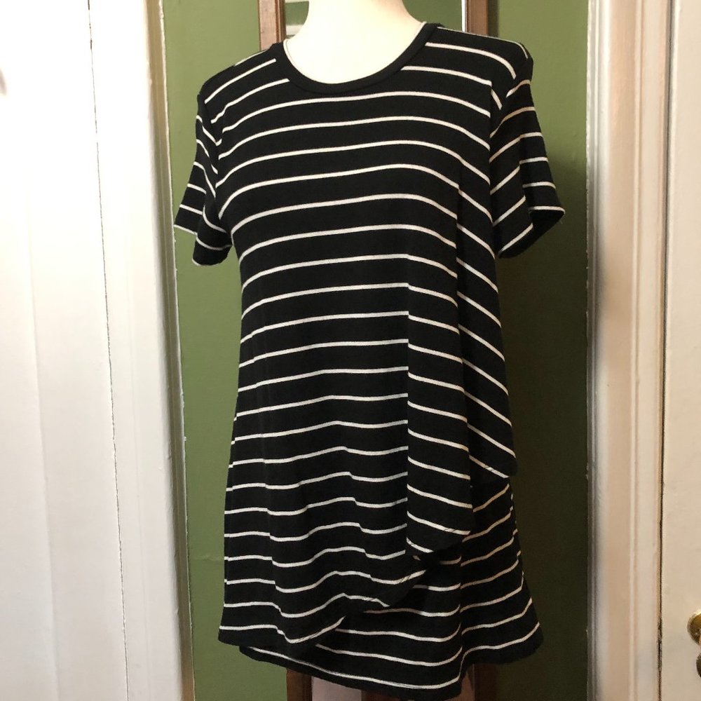 A PEA IN THE POD   nursing XS/TP/XCH black t-short